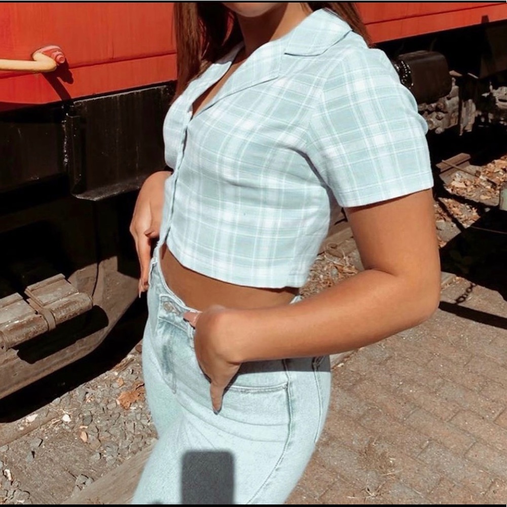 Brandy Melville cropped plaid shirt
